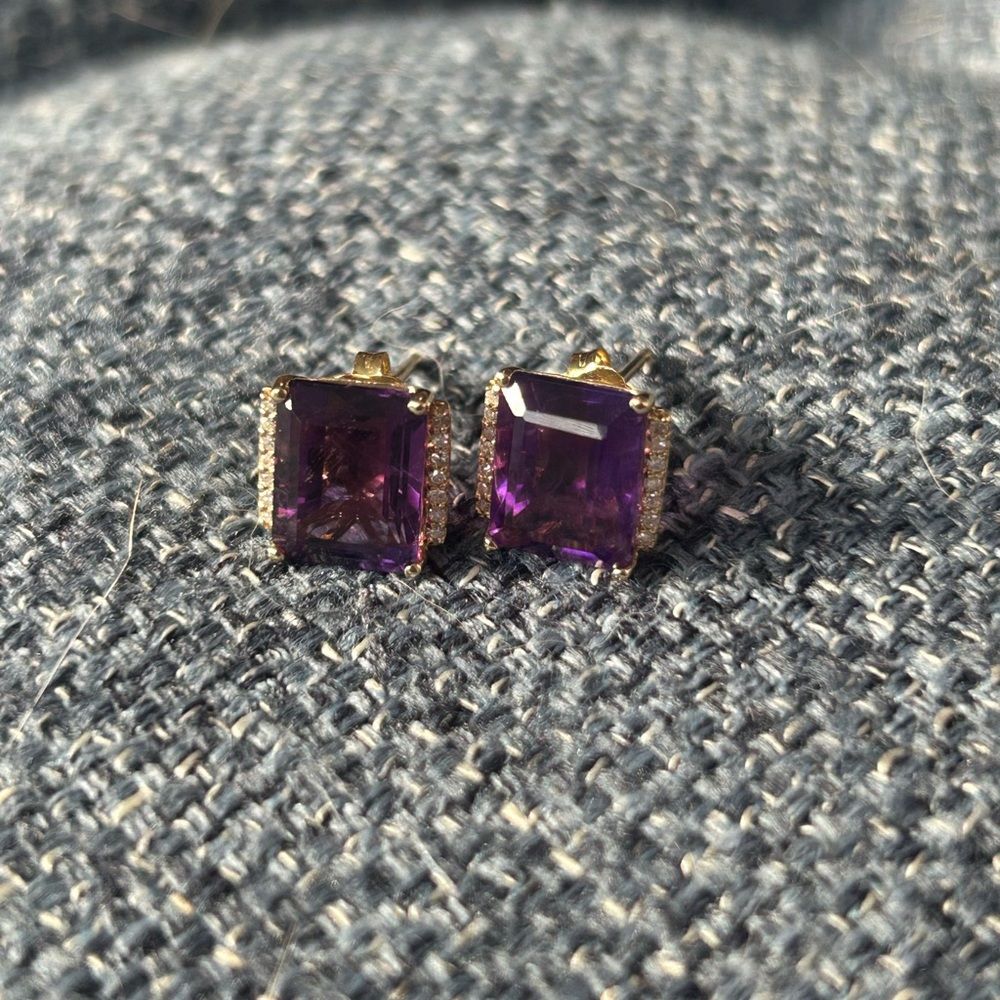 Elegant 14k and Amethyst Stud Earrings